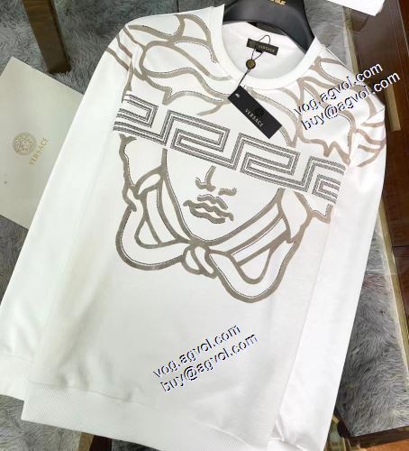 ヴェルサーチブランドスーパーコピー 2021秋冬 ヴェルサーチVERSACE 人気ブランド 2色可選 プルオーバーパーカー ロゴパーカー 大好評
