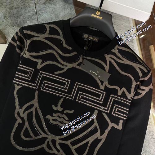 ヴェルサーチブランドスーパーコピー 2021秋冬 ヴェルサーチVERSACE 人気ブランド 2色可選 プルオーバーパーカー ロゴパーカー 大好評