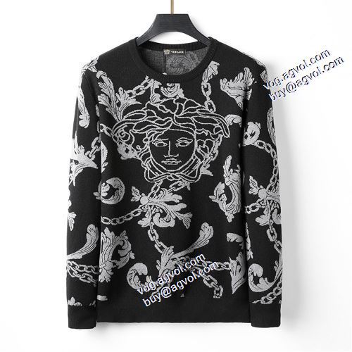 2色可選 海外セレブ愛用 セーター ヴェルサーチブランドコピー 2021秋冬 ヴェルサーチVERSACE エレガントな装い おしゃれな装い