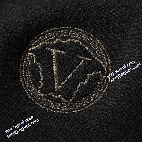 スーツ レジャー 2021秋冬 ヴェルサーチコピー しっかり暖かな感じ ブランド ヴェルサーチVERSACE 魅力ファッション　