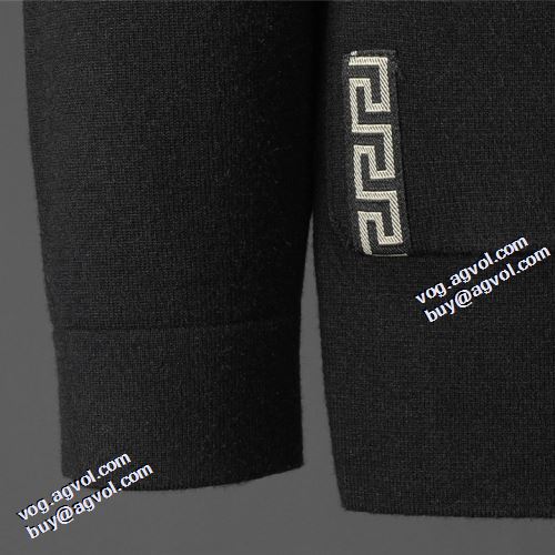 スーツ レジャー 2021秋冬 ヴェルサーチコピー しっかり暖かな感じ ブランド ヴェルサーチVERSACE 魅力ファッション　