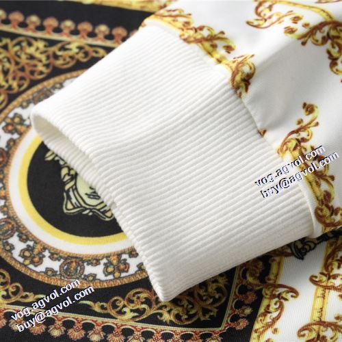 2021秋冬 ヴェルサーチVERSACE プルオーバーパーカー 3色可選 人気新品★超特価★ ロゴパーカー おしゃれさ抜群パーカ ヴェルサーチブランドコピー