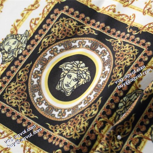 2021秋冬 ヴェルサーチVERSACE プルオーバーパーカー 3色可選 人気新品★超特価★ ロゴパーカー おしゃれさ抜群パーカ ヴェルサーチブランドコピー