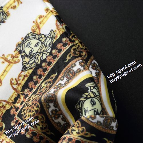 2021秋冬 ヴェルサーチVERSACE プルオーバーパーカー 3色可選 人気新品★超特価★ ロゴパーカー おしゃれさ抜群パーカ ヴェルサーチブランドコピー