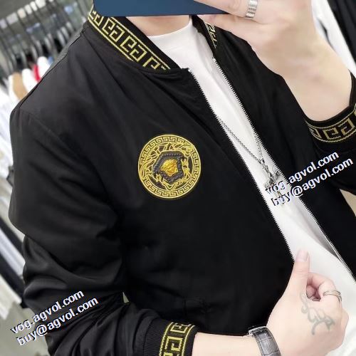 着心地抜群 2021秋冬 ジャケット ヴェルサーチブランド コピー ヴェルサーチVERSACE エレガントな装い 適度な厚み