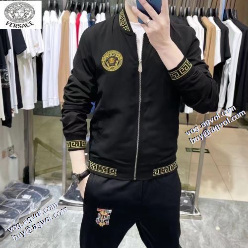 着心地抜群 2021秋冬 ジャケット ヴェルサーチブランド コピー ヴェルサーチVERSACE エレガントな装い 適度な厚み