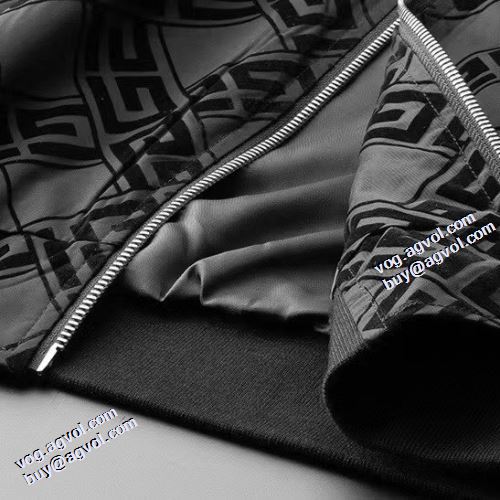 防寒機能ある プリント柄 2021秋冬 大絶賛の履き心地! ブルゾン ヴェルサーチVERSACE 海外セレブ愛用 ヴェルサーチスーパーコピー