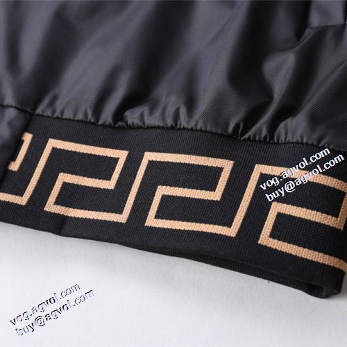 人気ブランド 極上の着心地 2021秋冬 ヴェルサーチVERSACE ブルゾン ヴェルサーチコピー ブランド 満足できるコート 適度な厚み