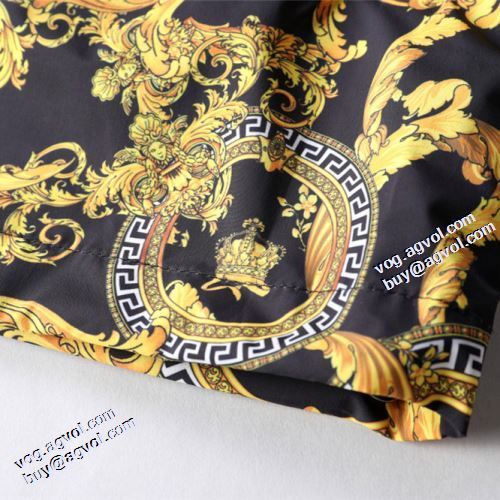 ヴェルサーチブランド 偽物 通販 ブルゾン 2021秋冬 ヴェルサーチVERSACE サイズ豊富 楽に着用出来る プリント柄 こだわりのコート