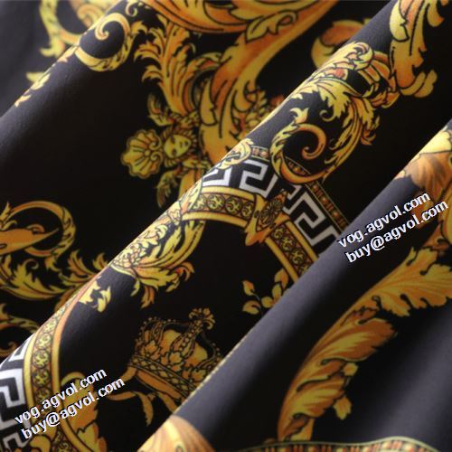 ヴェルサーチブランド 偽物 通販 ブルゾン 2021秋冬 ヴェルサーチVERSACE サイズ豊富 楽に着用出来る プリント柄 こだわりのコート