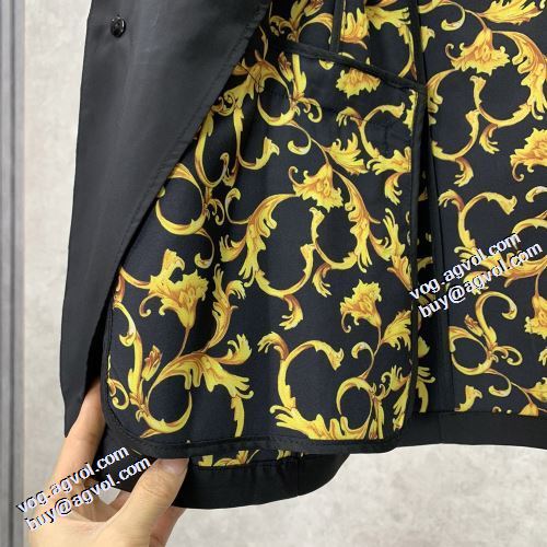 2021秋冬 ヴェルサーチVERSACE スーツ レジャー 耐久性のある ヴェルサーチコピーブランド 艶やかなコート 肩パッド付