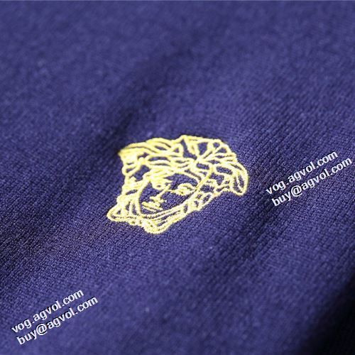 スタイリッシュな印象 2021秋冬 セーター おしゃれな装い 適度な厚み 2色可選 ヴェルサーチVERSACE ヴェルサーチスーパーコピー