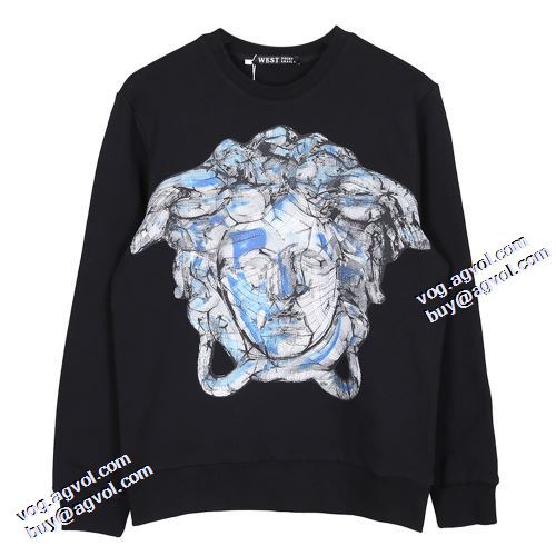 ヴェルサーチブランドスーパーコピー 2021秋冬 オリジナル オシャレロゴパーカー スタイリッシュ ヴェルサーチVERSACE プルオーバーパーカー