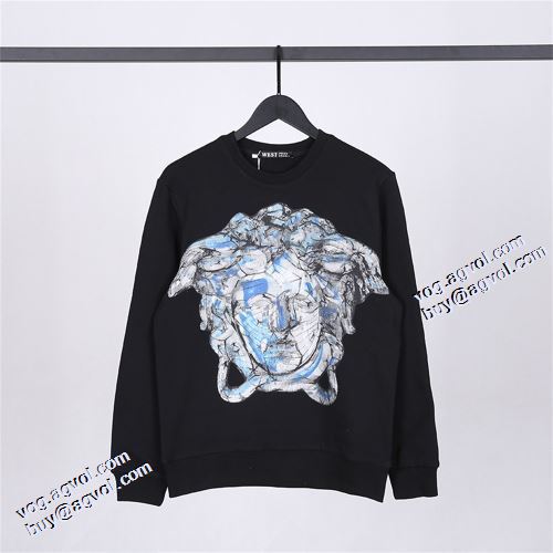 ヴェルサーチブランドスーパーコピー 2021秋冬 オリジナル オシャレロゴパーカー スタイリッシュ ヴェルサーチVERSACE プルオーバーパーカー