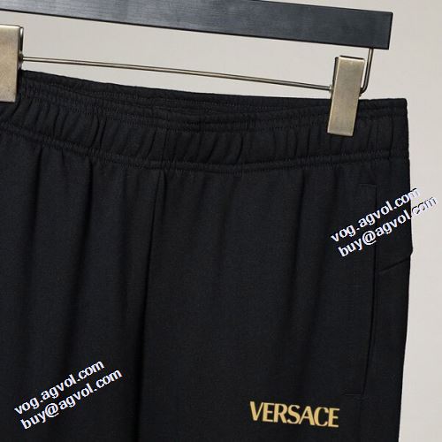 おすすめ/オススメ 2021秋冬 ヴェルサーチVERSACE ヴェルサーチコピー ブランド ジャージセット 2色可選 飽きのこないデザイン