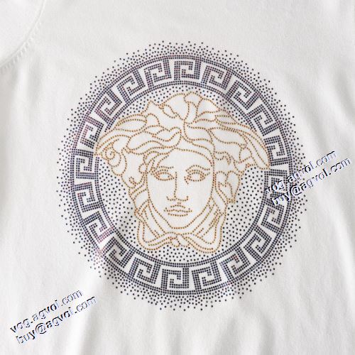 2021秋冬 高級感ある ヴェルサーチVERSACE 2色可選 オシャレロゴパーカー 秋の定番 ヴェルサーチスーパーコピー 激安 プルオーバーパーカー