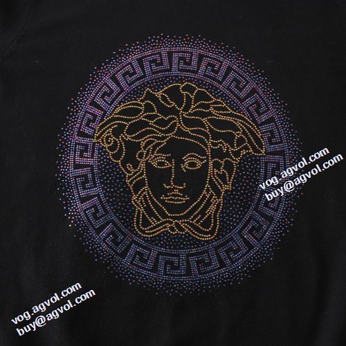 2021秋冬 高級感ある ヴェルサーチVERSACE 2色可選 オシャレロゴパーカー 秋の定番 ヴェルサーチスーパーコピー 激安 プルオーバーパーカー
