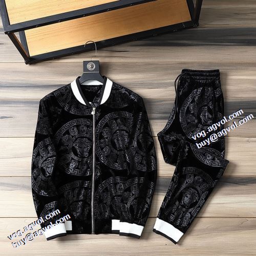 2021秋冬 ヴェルサーチコピーブランド ヴェルサーチVERSACE 人気 ランキング ジンシロン セット しっかり暖かな感じ 大花プリント