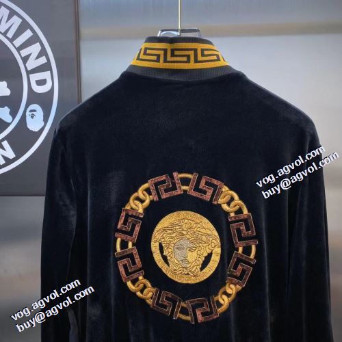 ヴェルサーチ偽物ブランド ファション性の高い ジンシロン セット 2021秋冬 ヴェルサーチVERSACE 飽きのこないデザイン 大花プリント