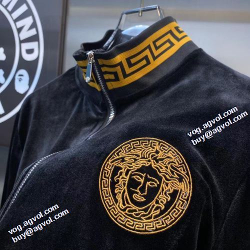 ヴェルサーチ偽物ブランド ファション性の高い ジンシロン セット 2021秋冬 ヴェルサーチVERSACE 飽きのこないデザイン 大花プリント