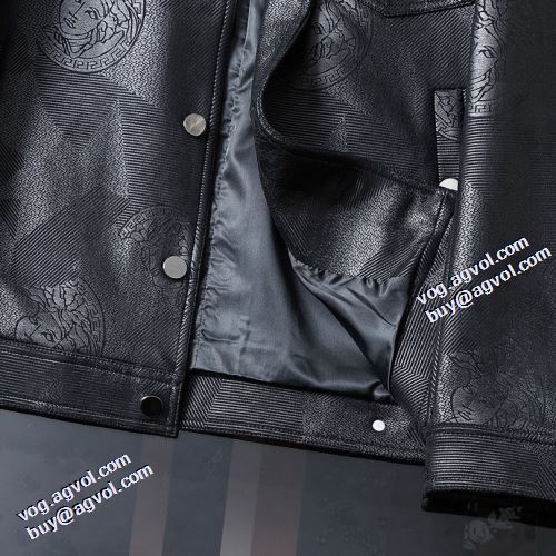 数に限りがある 2021秋冬 ヴェルサーチスーパーコピー タックを寄せたふんわり衿 ヴェルサーチVERSACE ジャケット 高級感漂わせる