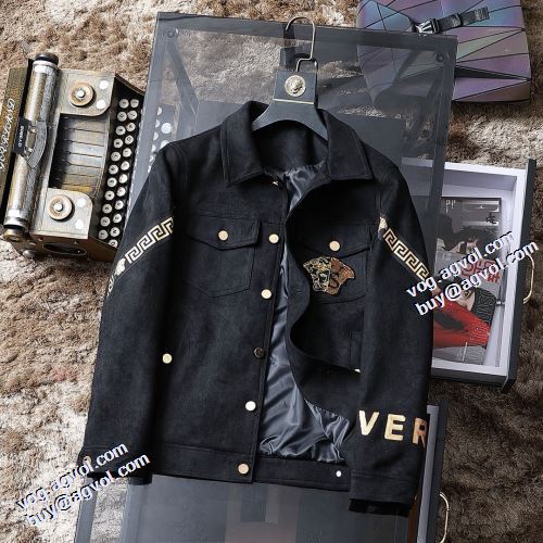 ジャケット 2021秋冬 ヴェルサーチVERSACE ヴェルサーチブランドスーパーコピー 落ち着いた感覚 適度な厚み