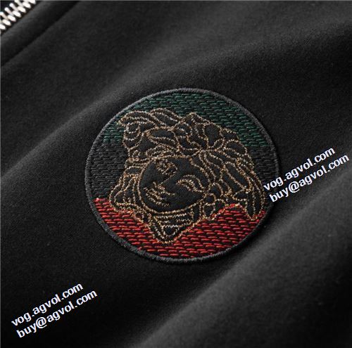 ヴェルサーチブランド コピー 長く愛用できる 2021秋冬 ジャージセット ヴェルサーチVERSACE ダメージジャケット ハリのある