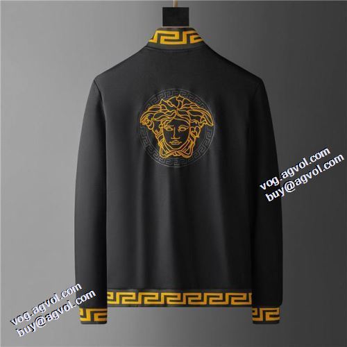 2年以上連続１位獲得 2021秋冬 セットアップ上下 ヴェルサーチVERSACE ヴェルサーチスーパーコピー 堪能できるコート 高級感漂わせる