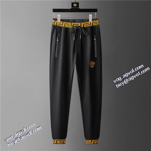 2年以上連続１位獲得 2021秋冬 セットアップ上下 ヴェルサーチVERSACE ヴェルサーチスーパーコピー 堪能できるコート 高級感漂わせる