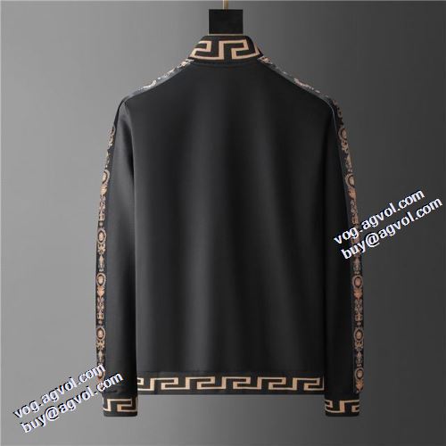 2021秋冬 ヴェルサーチコピー 海外限定ライン ヴェルサーチVERSACE ジャージセット 中わたジャケット 艶やかなコート