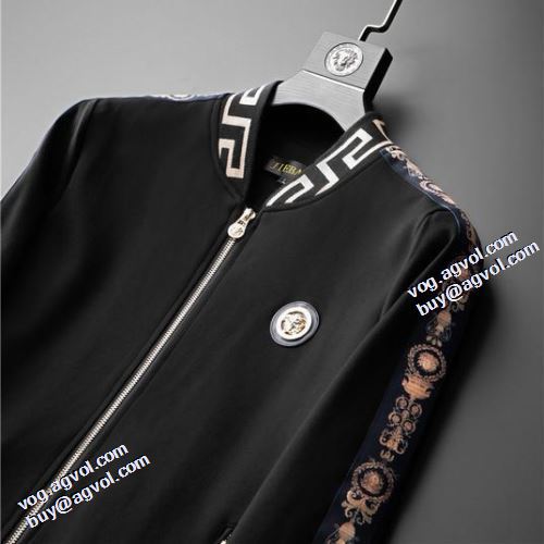 2021秋冬 ヴェルサーチコピー 海外限定ライン ヴェルサーチVERSACE ジャージセット 中わたジャケット 艶やかなコート