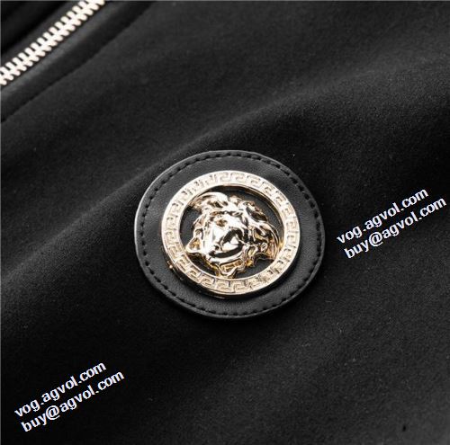 2021秋冬 ヴェルサーチコピー 海外限定ライン ヴェルサーチVERSACE ジャージセット 中わたジャケット 艶やかなコート