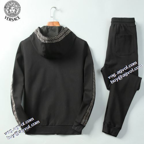 ヴェルサーチコピー ブランド 2021秋冬 ジャージセット ヴェルサーチVERSACE 上品に着こなせ プリント柄 優美なお出かけスタイル