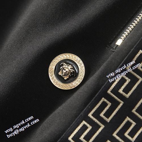 ヴェルサーチコピー ブランド 2021秋冬 ジャージセット ヴェルサーチVERSACE 上品に着こなせ プリント柄 優美なお出かけスタイル