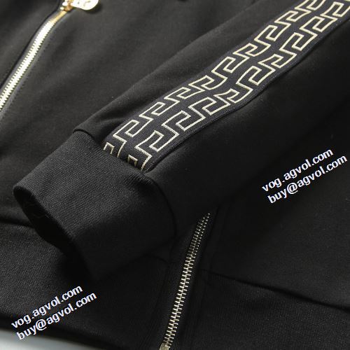 ヴェルサーチコピー ブランド 2021秋冬 ジャージセット ヴェルサーチVERSACE 上品に着こなせ プリント柄 優美なお出かけスタイル