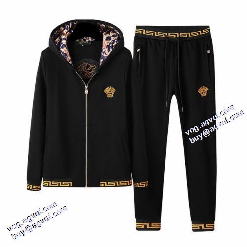 2021秋冬 早くも完売している ヴェルサーチVERSACE 2色可選 ヴェルサーチブランド 偽物 通販 セットアップ上下 防寒機能ある