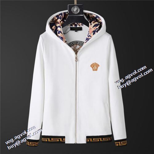 2021秋冬 早くも完売している ヴェルサーチVERSACE 2色可選 ヴェルサーチブランド 偽物 通販 セットアップ上下 防寒機能ある
