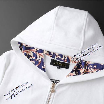 2021秋冬 早くも完売している ヴェルサーチVERSACE 2色可選 ヴェルサーチブランド 偽物 通販 セットアップ上下 防寒機能ある