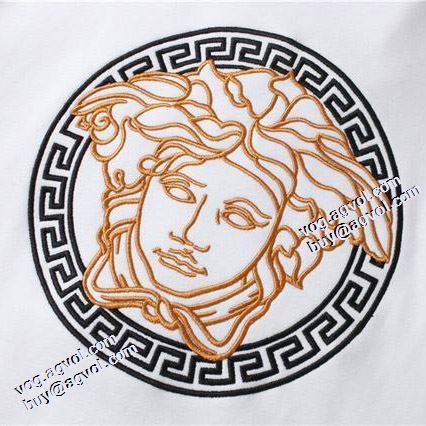 2021秋冬 早くも完売している ヴェルサーチVERSACE 2色可選 ヴェルサーチブランド 偽物 通販 セットアップ上下 防寒機能ある