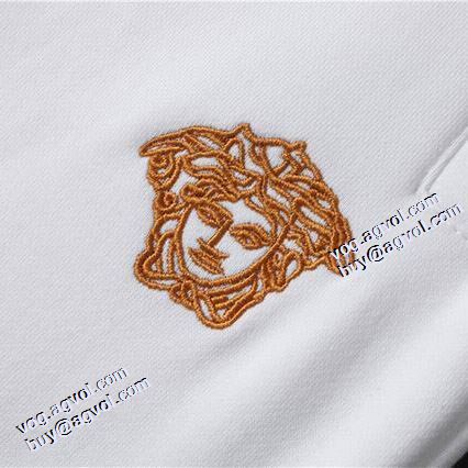 2021秋冬 早くも完売している ヴェルサーチVERSACE 2色可選 ヴェルサーチブランド 偽物 通販 セットアップ上下 防寒機能ある