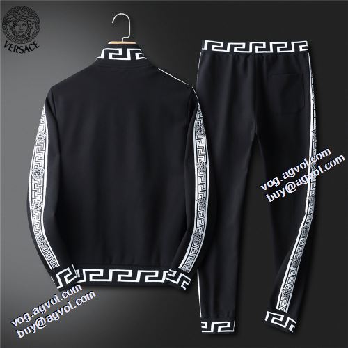 2021秋冬 ヴェルサーチブランドスーパーコピー セットアップ上下 ヴェルサーチVERSACE シックスタイルに活躍 プリント柄 ハリのある