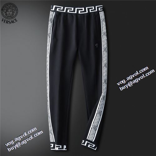 2021秋冬 ヴェルサーチブランドスーパーコピー セットアップ上下 ヴェルサーチVERSACE シックスタイルに活躍 プリント柄 ハリのある