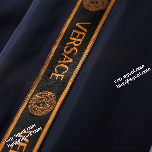 2021秋冬 ヴェルサーチVERSACE 一番人気の新作はこれ ジャケット しっかり暖かな感じ 花プリントデザインジャケッ 3色可選 ヴェルサーチスーパーコピー