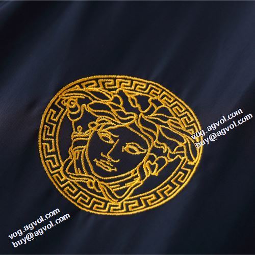 2021秋冬 ヴェルサーチVERSACE 一番人気の新作はこれ ジャケット しっかり暖かな感じ 花プリントデザインジャケッ 3色可選 ヴェルサーチスーパーコピー