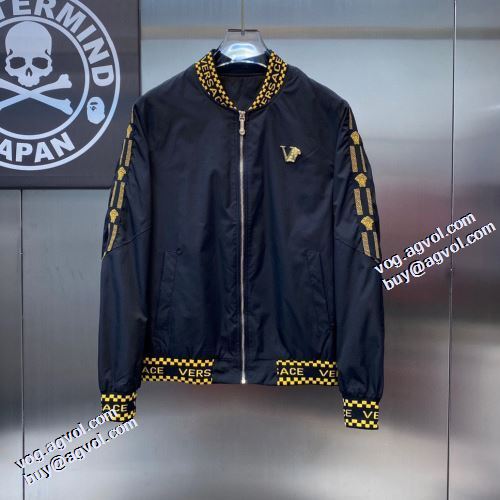 ヴェルサーチコピー 抜群な楽チン感ある大定番 2021秋冬 中わたジャケット ヴェルサーチVERSACE ジャケット 高級感漂わせる