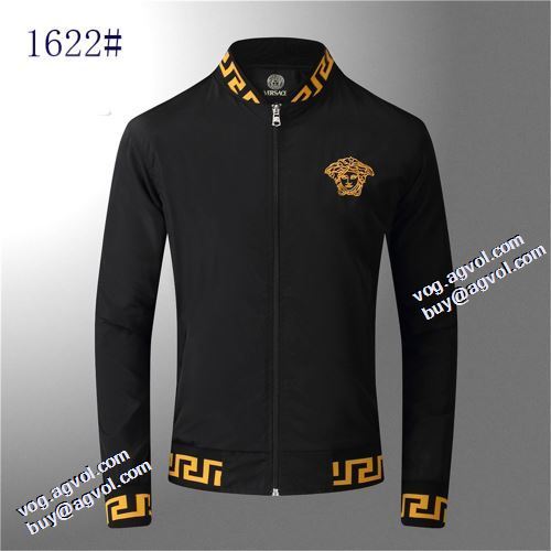日本未入荷モデル 2021秋冬 ヴェルサーチVERSACE ジャケット しっかり暖かな感じ 3色可選 中わたジャケット ヴェルサーチコピー ブランド