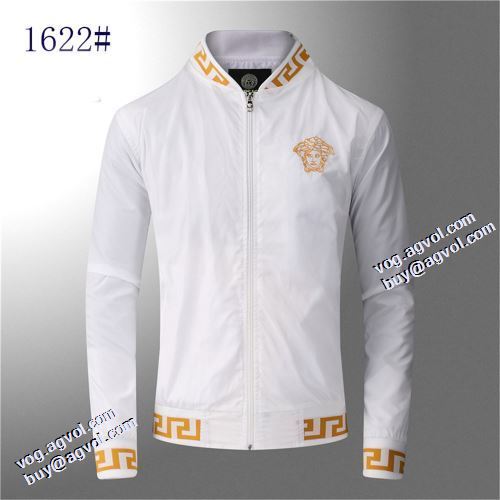 日本未入荷モデル 2021秋冬 ヴェルサーチVERSACE ジャケット しっかり暖かな感じ 3色可選 中わたジャケット ヴェルサーチコピー ブランド