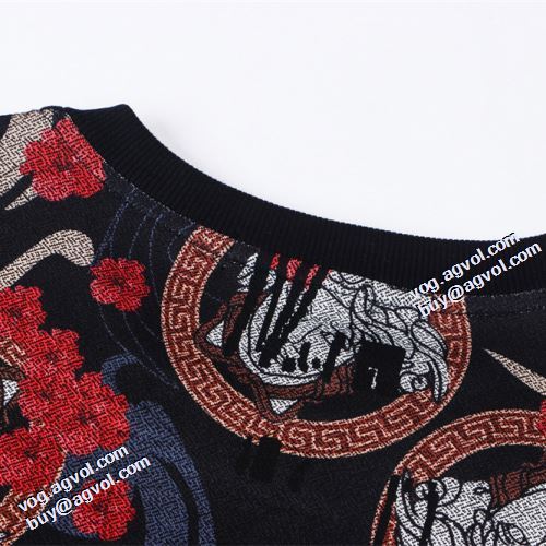 適度な厚み 花プリントデザインジャケット 2021秋冬 ヴェルサーチコピーブランド ヴェルサーチVERSACE プルオーバーパーカー チノパン 狙える優秀アイテム