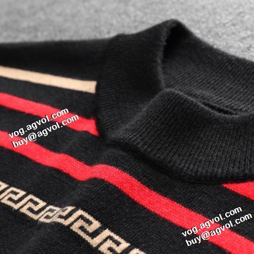 ボーダー柄 風合いの出る 2021秋冬 ヴェルサーチブランドスーパーコピー ヴェルサーチVERSACE セーター 高級感ある