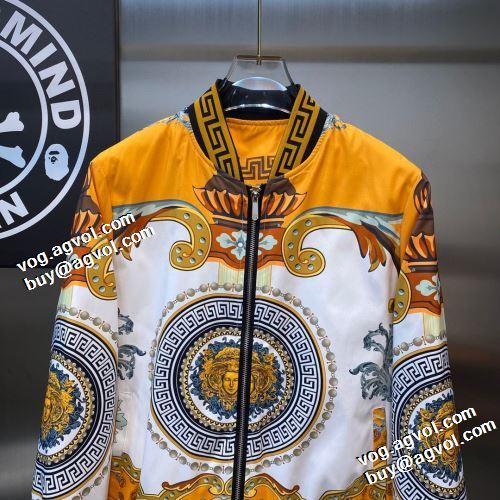 2021秋冬 ヴェルサーチVERSACE 適度な厚み 高級感漂わせる ヴェルサーチコピー サイズ豊富 ジャケット ブルゾン 大花プリント